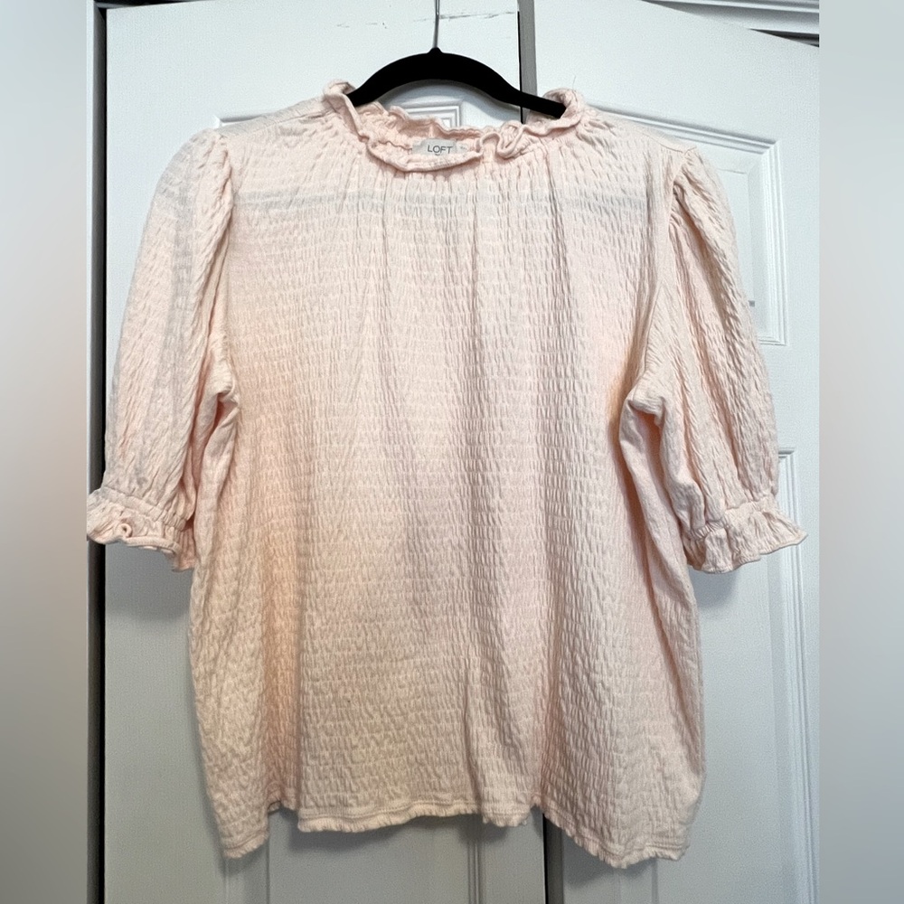 LOFT Pale Peach Smocked Ruffle Mock Neck Blouse Puff Sleeve Plisse Top M Medium